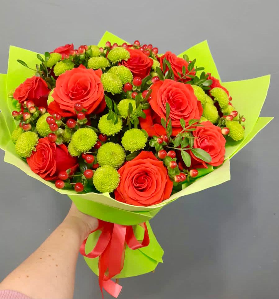 Букет цветов из: Хризантемы и Розы в Ладушкине