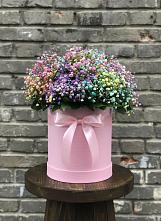 Цветочная композиция из Гипсофила и Розы в шляпной коробке в Ладушкине