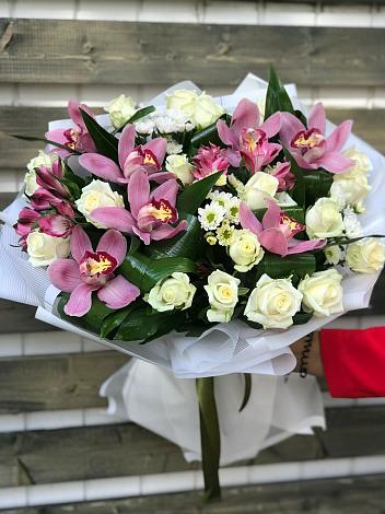 Букет цветов из: Розы и Хризантемы в Ладушкине