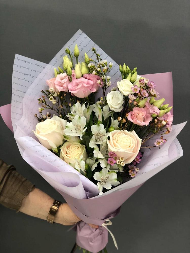 Букет цветов из: Альстромерии, Розы и Лизиантусы в Ладушкине