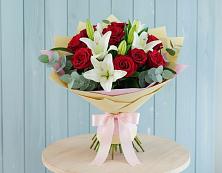 Букет цветов из:  Лилии и Розы в Ладушкине