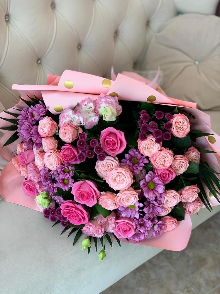 Букет цветов из: Хризантемы, Розы и Лизиантусы в Ладушкине