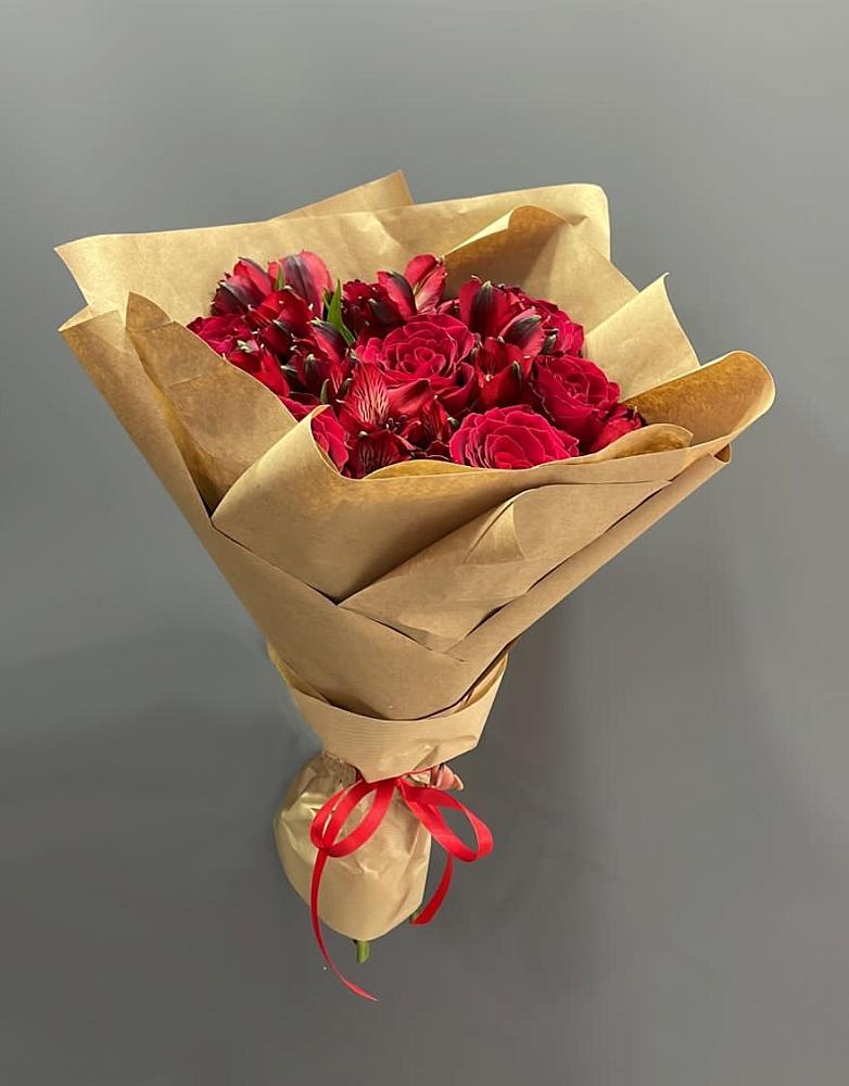 Букет цветов из: Альстромерии и Розы в Ладушкине