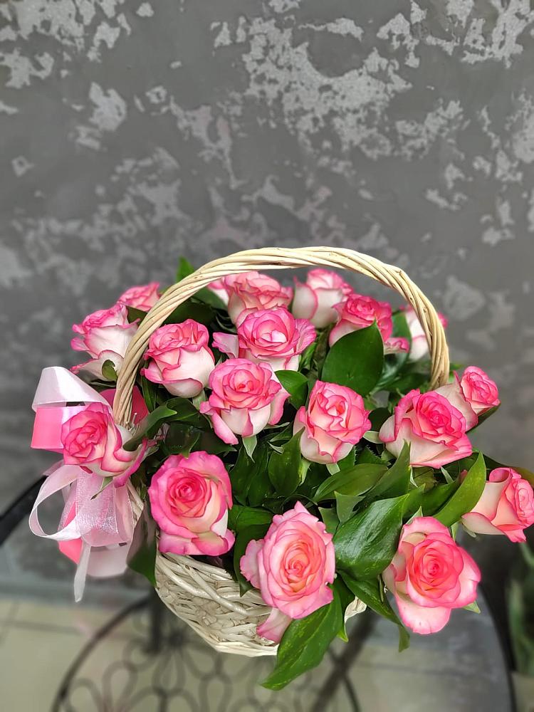 Цветочная композиция из Розы в корзине в Ладушкине