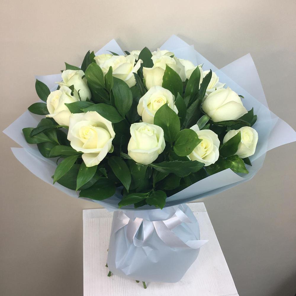 Букет 15 Белых роз Проуд в Ладушкине