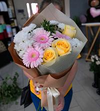 Букет цветов из:  Герберы, Розы и Хризантемы в Ладушкине