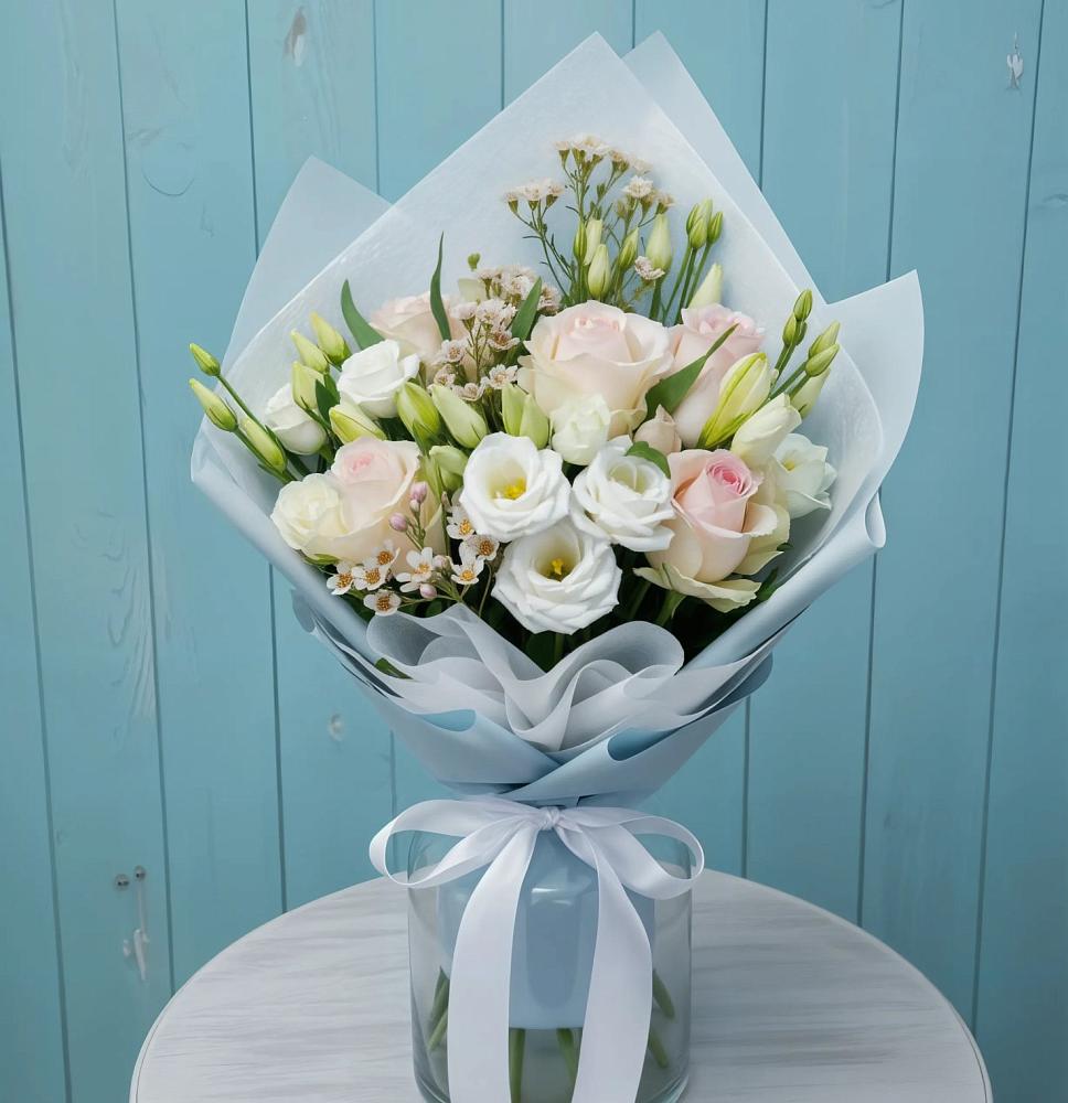 Букет цветов из: Розы и Лизиантусы в Ладушкине