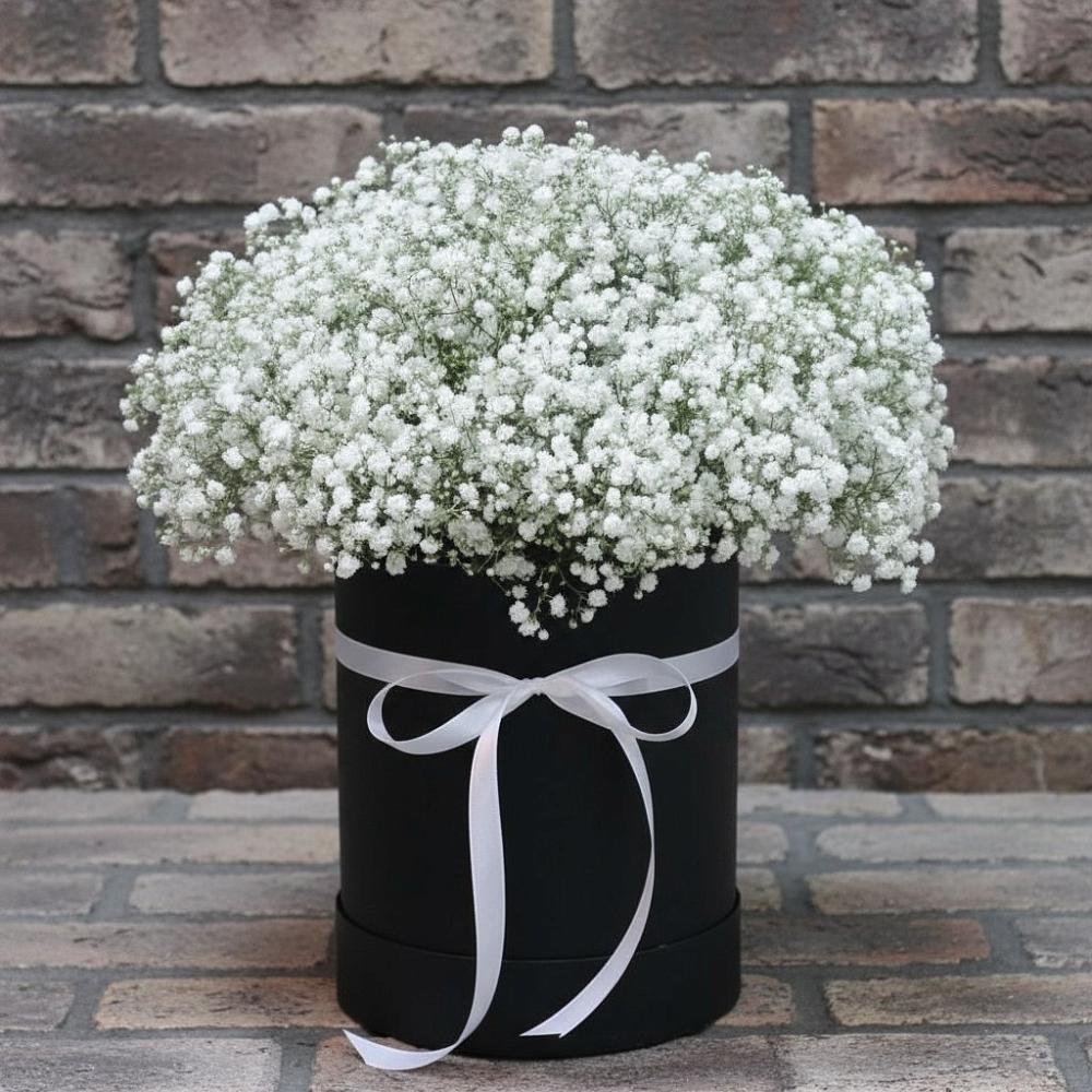 Цветочная композиция из Гипсофила в шляпной коробке в Ладушкине