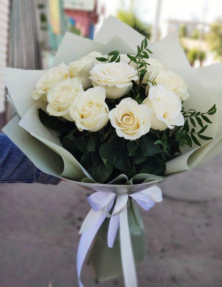 Букет Белые розы Проуд в Ладушкине