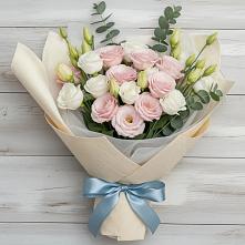 Букет цветов из:  Лизиантусы в Ладушкине