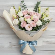 Букет цветов из:  Лизиантусы в Ладушкине