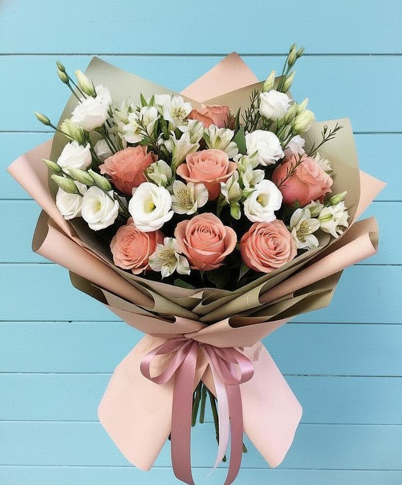 Букет цветов из: Розы, Альстромерии и Лизиантусы в Ладушкине