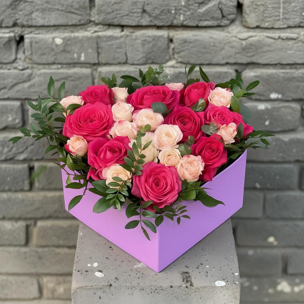 Цветочная композиция из Розы в коробке в Ладушкине