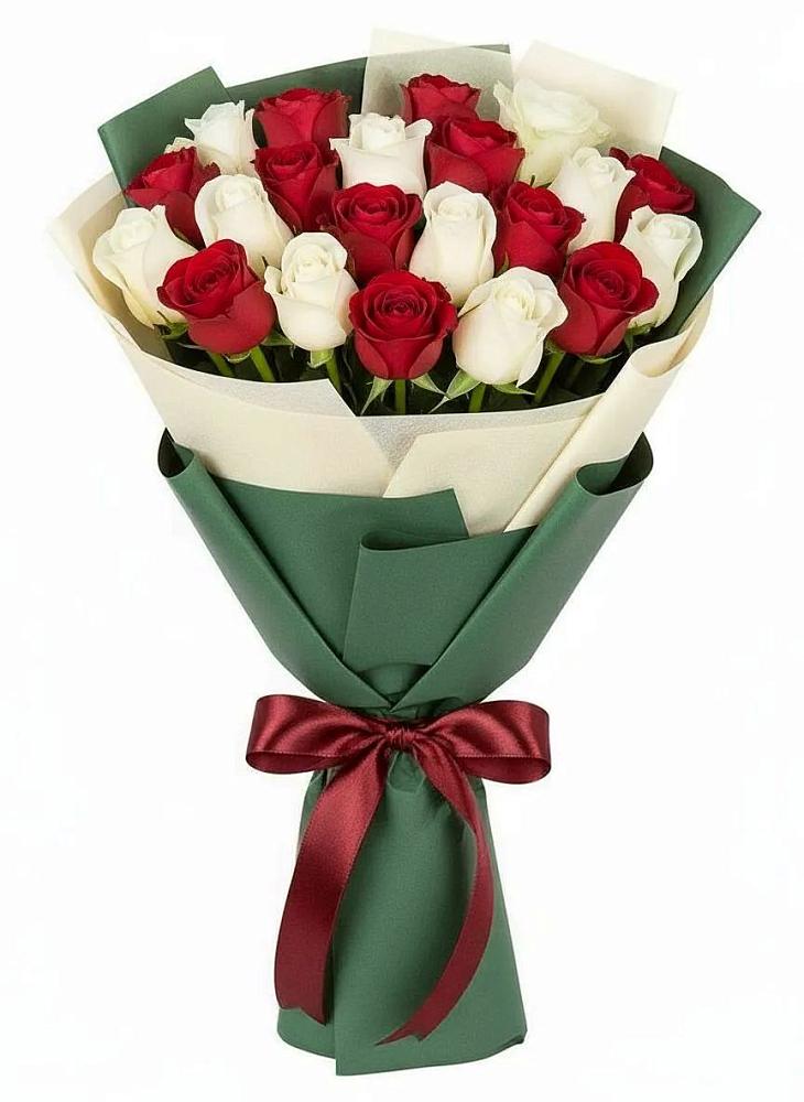 Букет Микс из красных и белых роз в Ладушкине