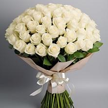Букет 101 беля роза Белоснежка в Ладушкине