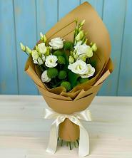 Букет цветов из:  Хризантемы и Лизиантусы в Ладушкине