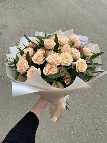 Букет Кремовые розы Латте в Ладушкине