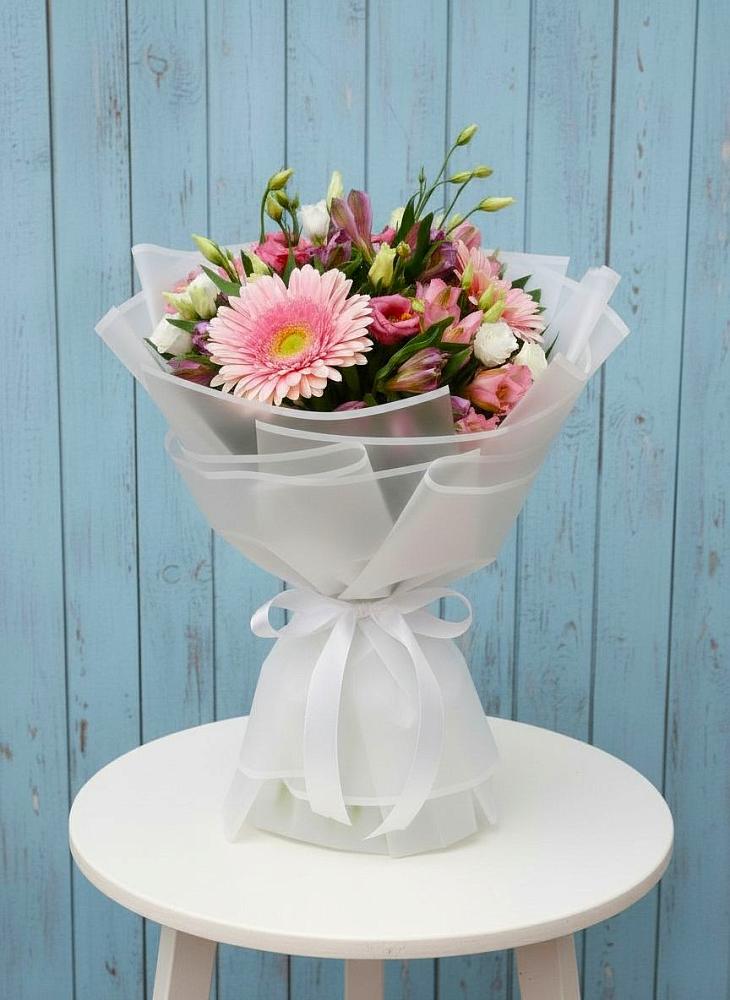 Букет цветов из: Герберы, Альстромерии и Лизиантусы в Ладушкине