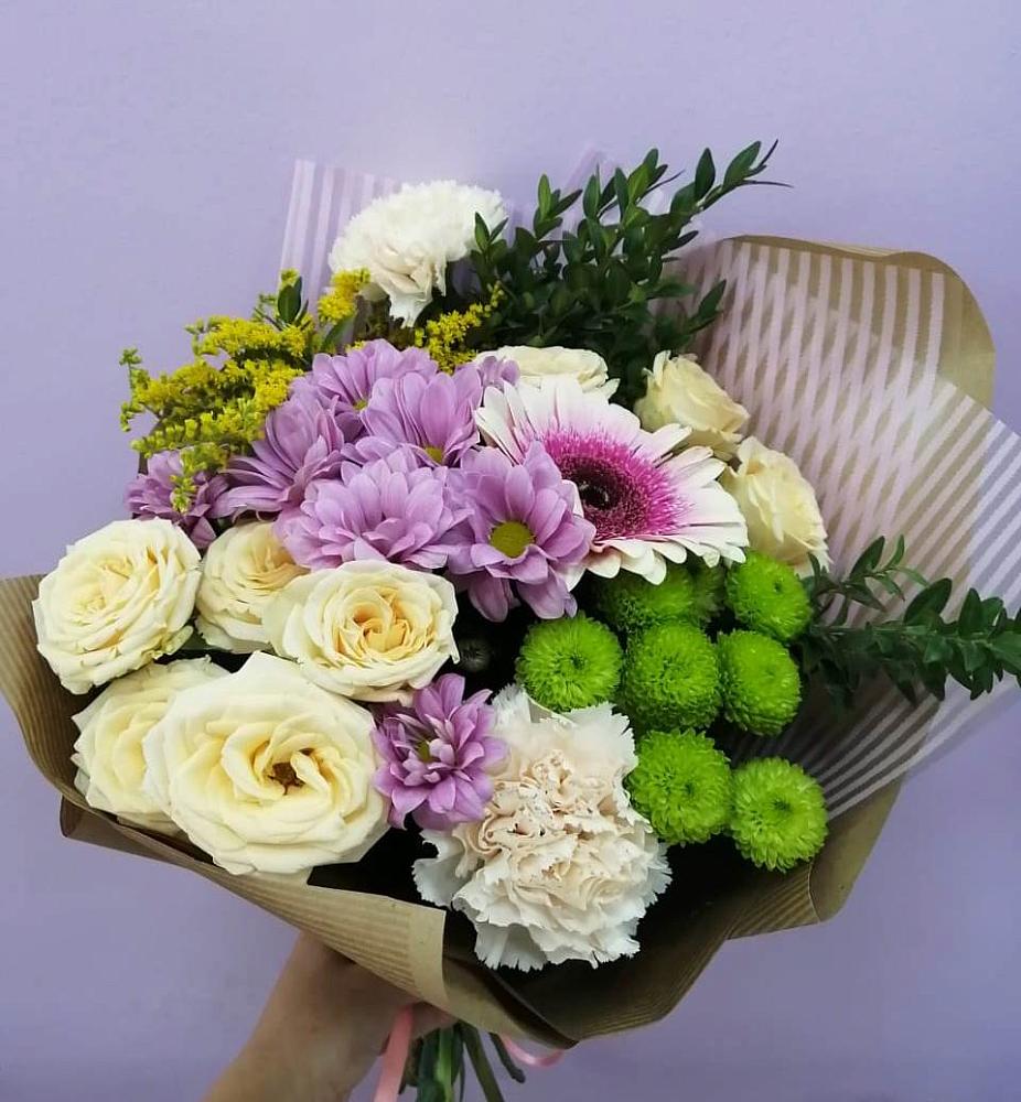 Букет цветов из: Хризантемы, Розы, Гвоздики и Герберы в Ладушкине