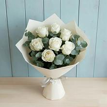 Букет Белые розы в Эвкалипте в Ладушкине