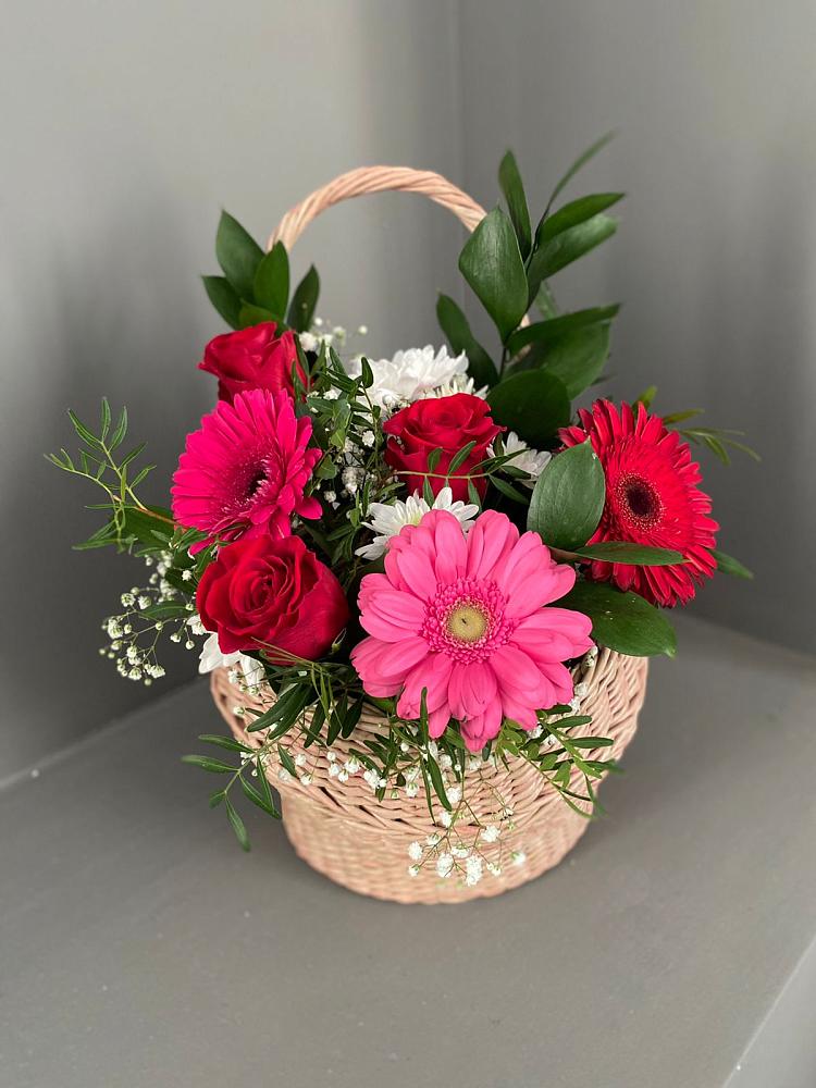 Цветочная композиция из Розы, Хризантемы и Герберы в корзине в Ладушкине
