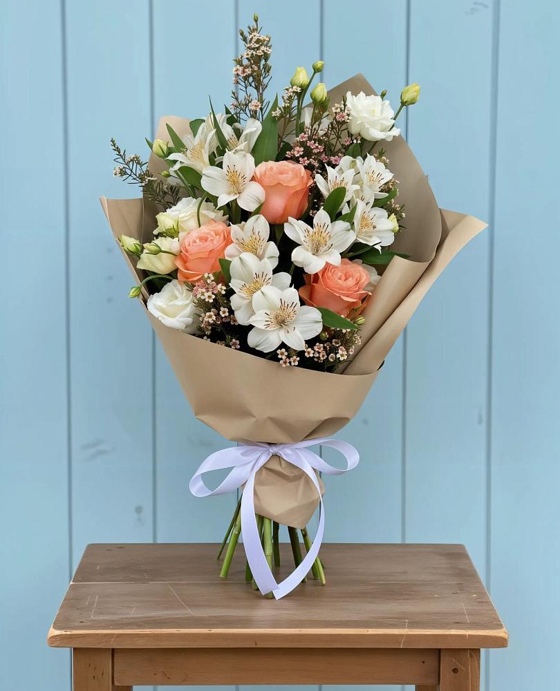 Букет цветов из: Альстромерии, Лизиантусы, Розы и Хризантемы в Ладушкине