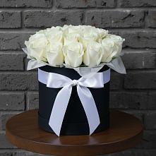 Цветочная композиция из Розы в шляпной коробке в Ладушкине